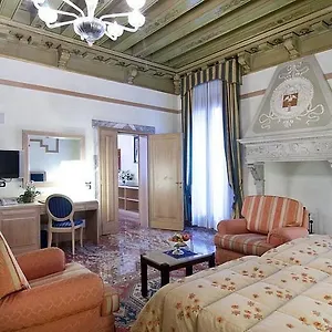 κάντε κράτηση εδώ