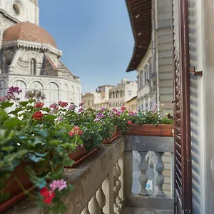 Di Piazza Del Duomo ** فلورنس