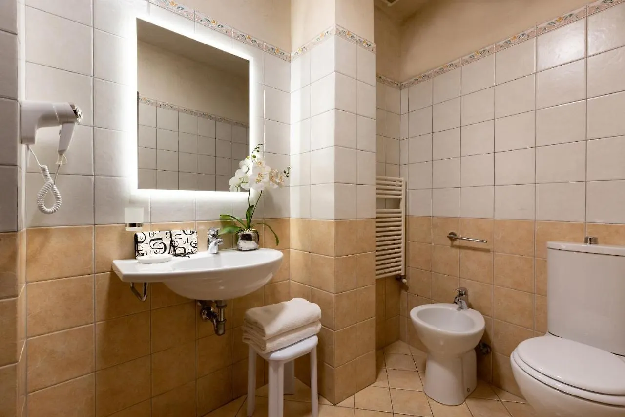Aramis Deluxe Rooms Florens 2*,  Italien